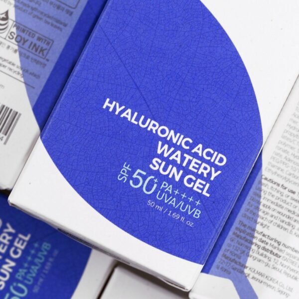 ⁦Isntree - Hyaluronic Acid Watery Sun Gel SPF50+PA++++ 50ml - واقي الشمس المائي من ازنتري ٥٠مل⁩ - الصورة ⁦6⁩