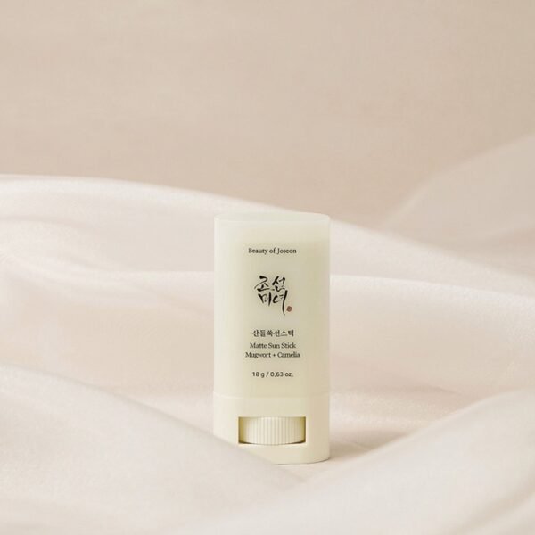 Matte Sun Stick : Mugwort+Camelia (SPF 50+ PA++++)
قلم حماية من الشمس مطفأ اللمعة ، الشائع الشائع والكاميليا ، بعامل حماية من الشمس 50+ PA ++++ ،  أونصة (18 جم)