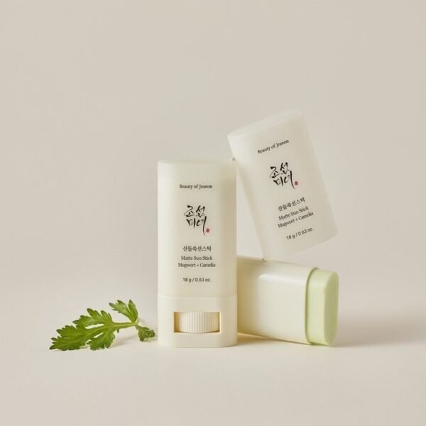 ⁦Matte Sun Stick : Mugwort+Camelia (SPF 50+ PA++++)
قلم حماية من الشمس مطفأ اللمعة ، الشائع الشائع والكاميليا ، بعامل حماية من الشمس 50+ PA ++++ ،  أونصة (18 جم)⁩ - الصورة ⁦4⁩