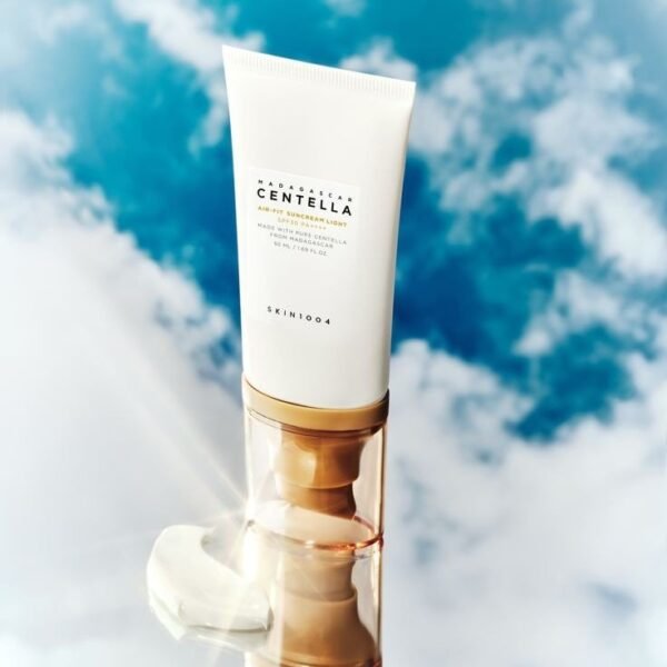 ⁦Madagascar Centella Air-Fit Suncream Light SPF30 PA++++ 50ml
واقي شمس فيزيائي سانتيلا⁩ - الصورة ⁦3⁩