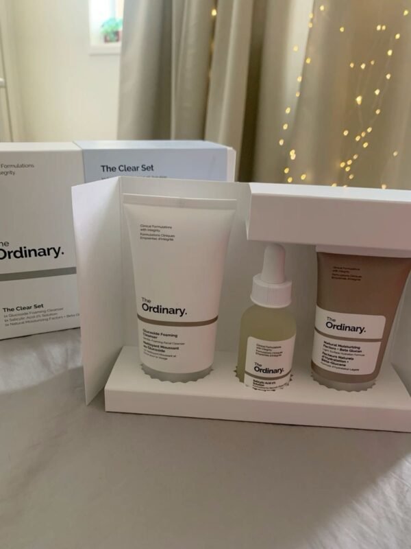 ⁦THE ORDINARY - The Clear Set
ذا اوردناري سيت 3 قطع غسول ومرطب وسيروم سالسليك اسيد⁩ - الصورة ⁦3⁩