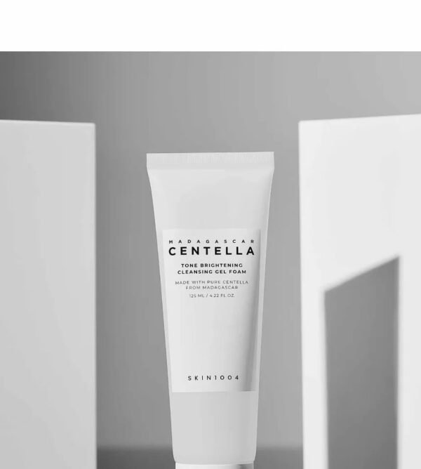 ⁦SKIN 1004 - Madagascar Centella Tone Brightening Cleansing Gel Foam غسول التفتيح سانتيلا⁩ - الصورة ⁦5⁩